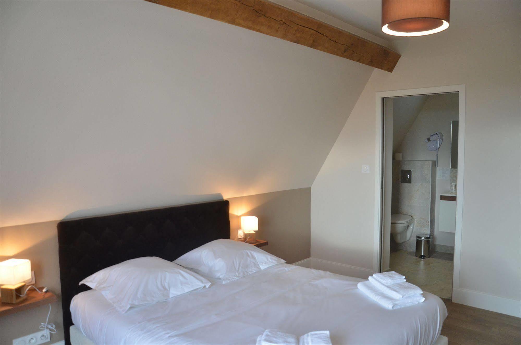 Auberge Du Moulin A Vent, The Originals Relais Manou Exterior photo