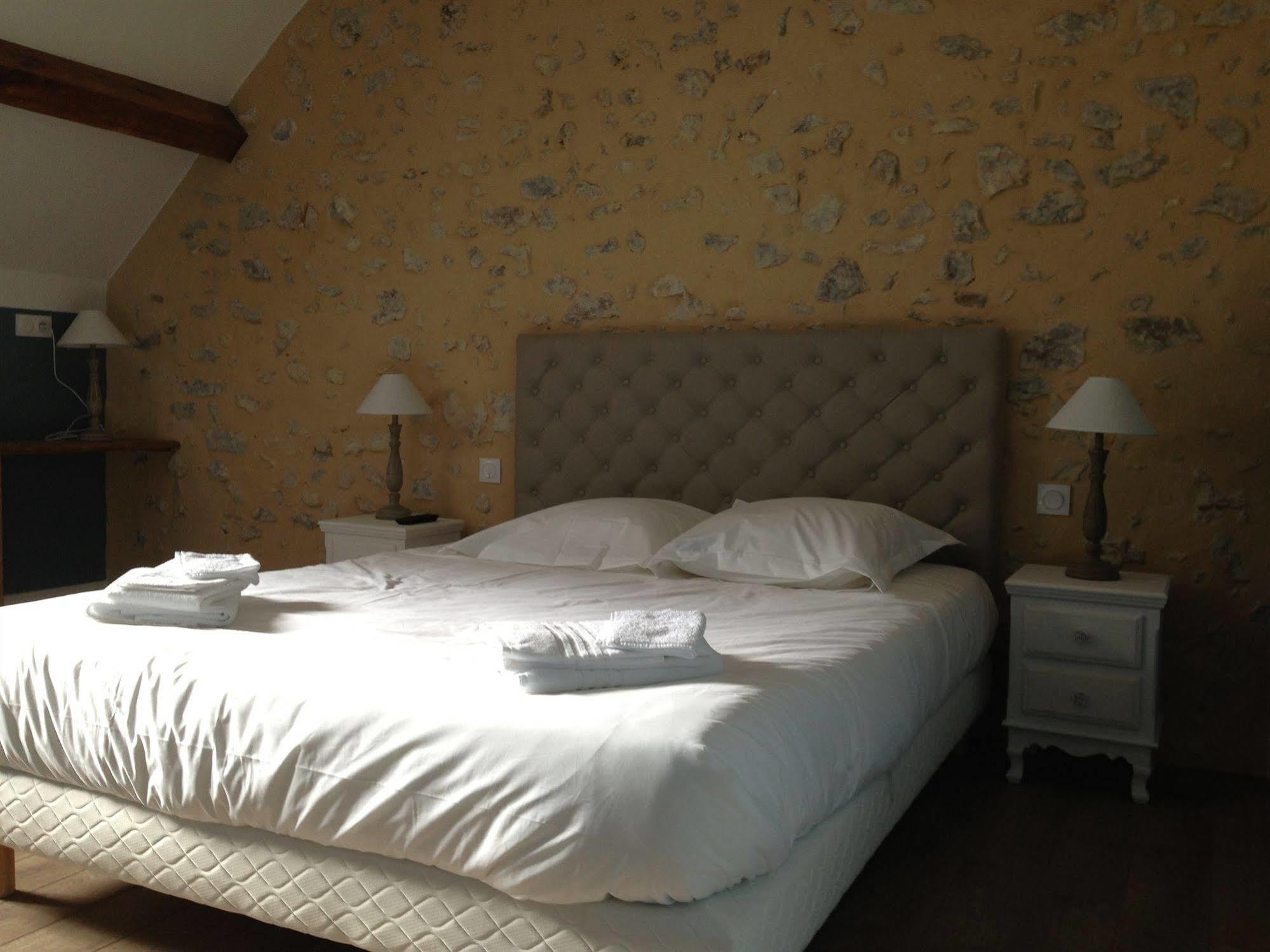 Auberge Du Moulin A Vent, The Originals Relais Manou Exterior photo