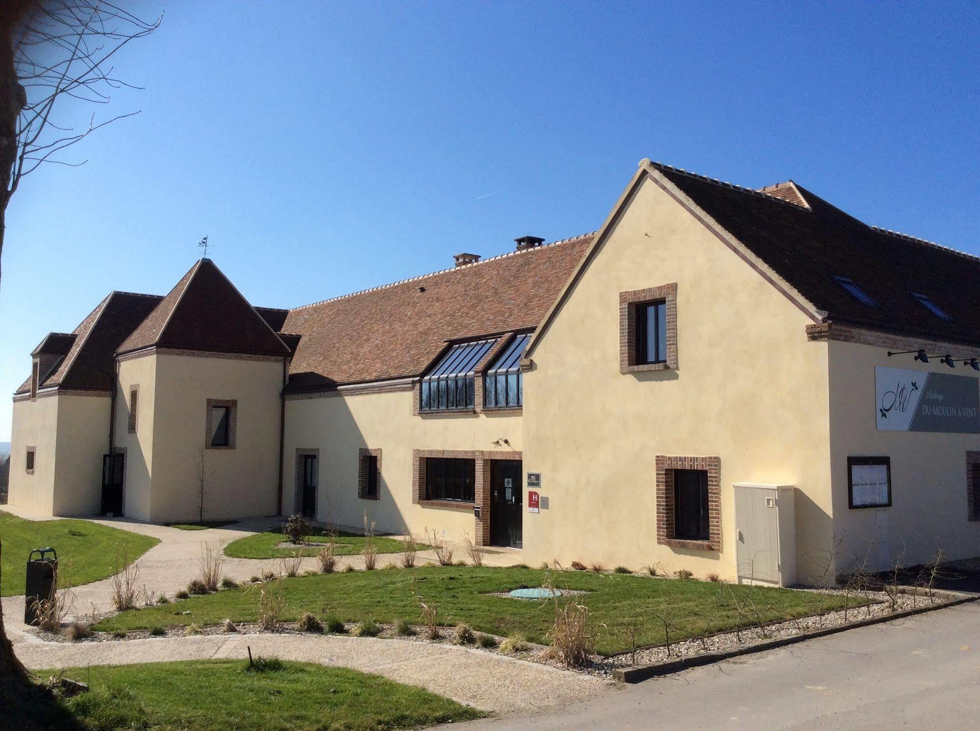 Auberge Du Moulin A Vent, The Originals Relais Manou Exterior photo